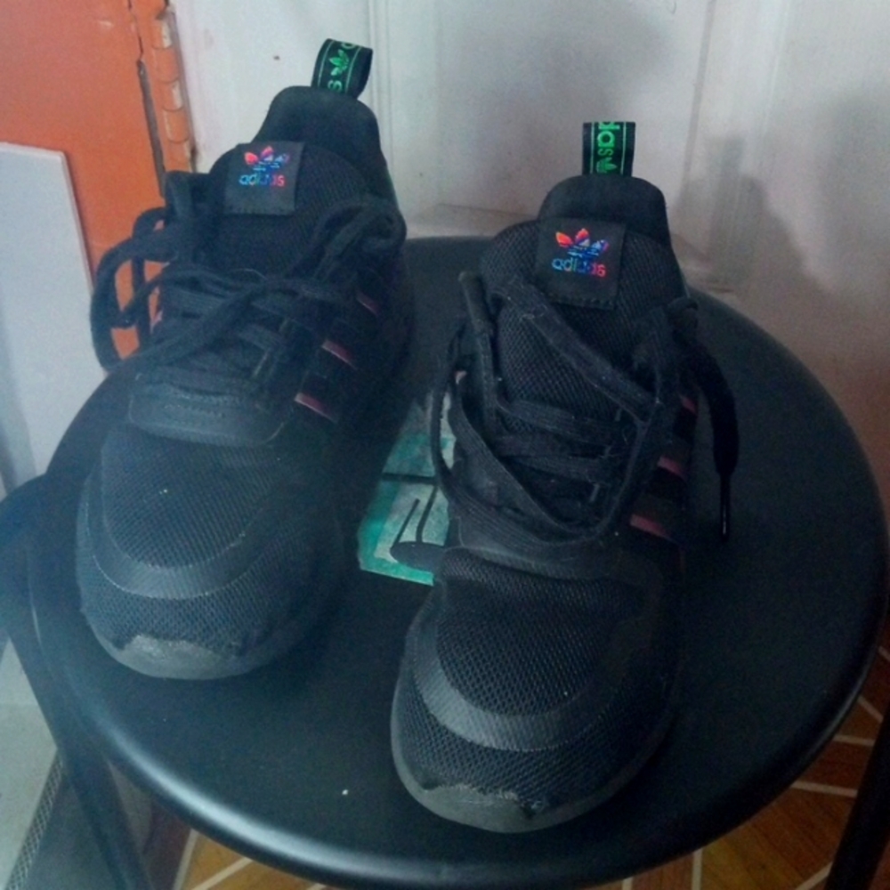 Adidas sneakers in good shape